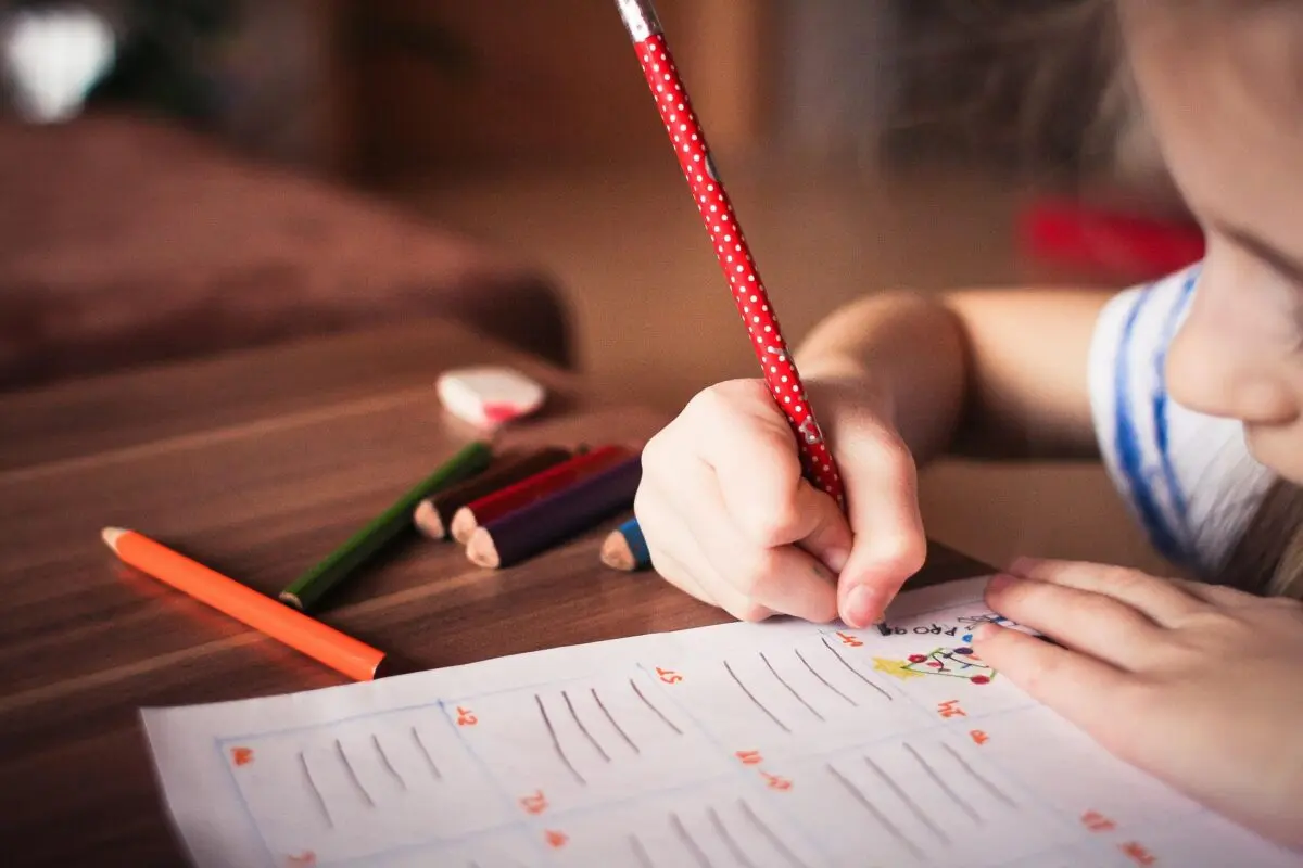 Enfant et stress scolaire: la sophrologie ludique , une approche idéale pour aider votre enfant à apprivoiser ses peurs